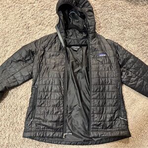 Patagonia Women’s Nano Puff Black Quilted Hooded Jacket- Like New